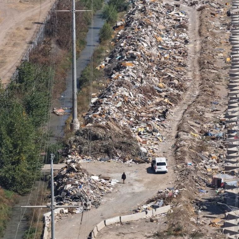 Depósito ilegal de basura en un sector industrial de Maipú